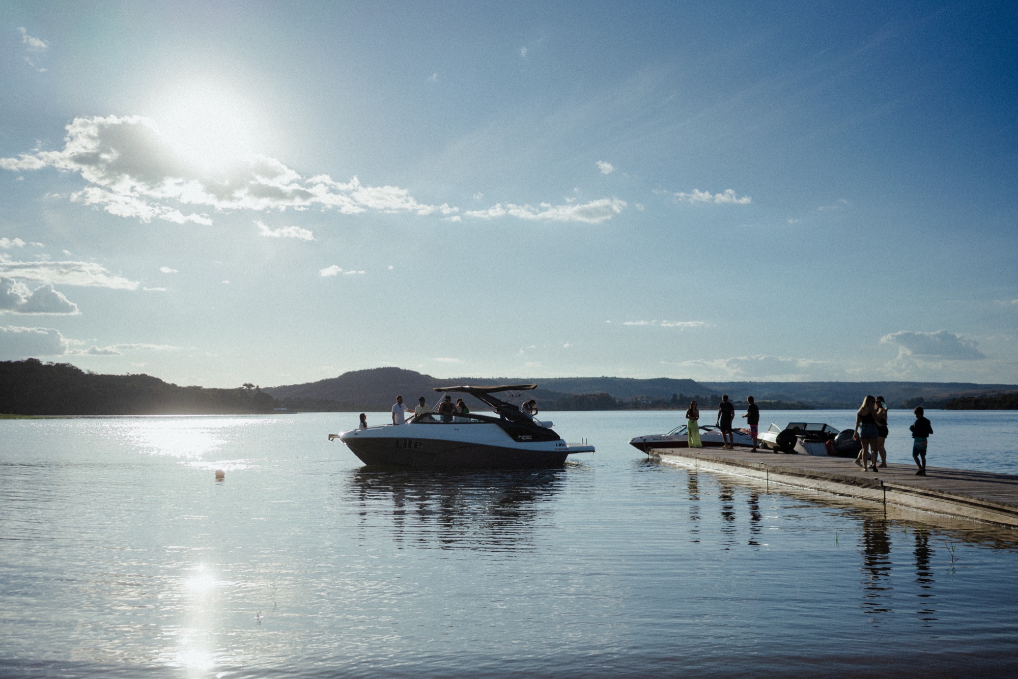 Pôr do sol no pier — Lago Corumbá IV
